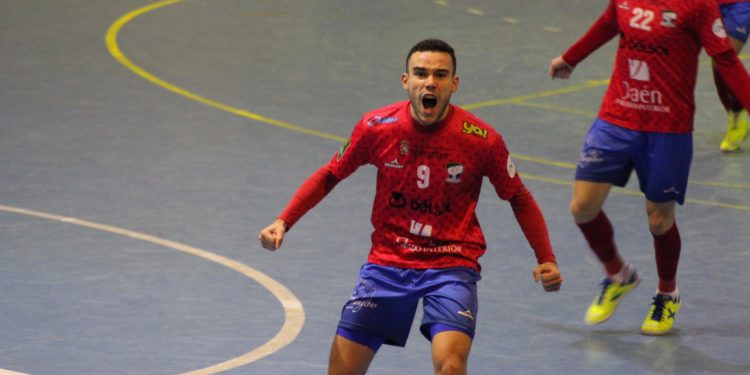 LA CONSTANCIA LE DA TRES PUNTOS AL MENGIBAR