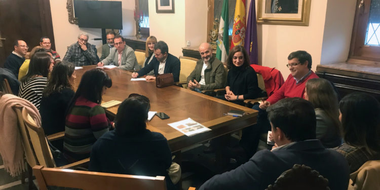 El Ayuntamiento recoge las peticiones de la FAMPA y propone intervenciones para mejorar los centros
