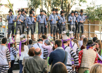 José Manuel Higueras y África Colomo, entran los premios a los ganadores de la Gran Final del Concurso de Agrupaciones del Carnaval de Jaén