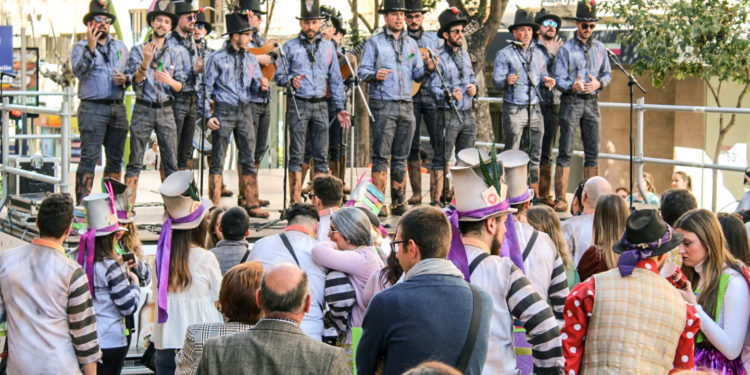 José Manuel Higueras y África Colomo, entran los premios a los ganadores de la Gran Final del Concurso de Agrupaciones del Carnaval de Jaén
