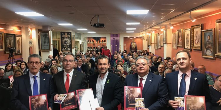 Presentación de la revista «Pasión y Gloria» y la guía de itinerarios de la Semana Santa de Jaén que edita la Agrupación de Cofradías