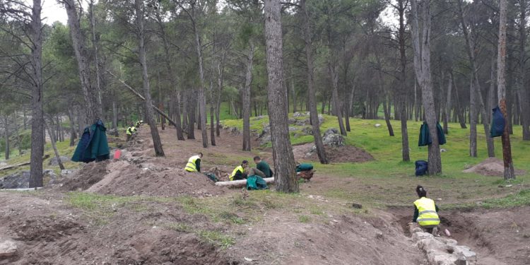 El proyecto de la Escuela Taller de recuperación del sendero islámico del cerro de Santa Catalina muestra ya la plena transformación de este entorno