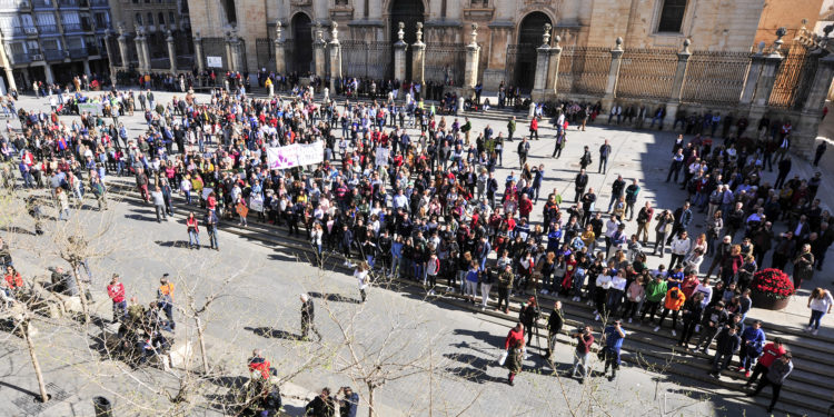 Decepcionante convocatoria en defensa del olivar por la poca afluencia de manifestantes en la capital mundial del aceite de oliva