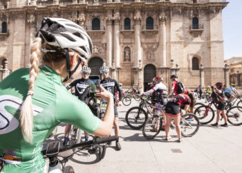 El Ayuntamiento remarca que la Andalucía Bike Race supone la “simbiosis perfecta” para la promoción de los valores turísticos y medioambientales de la capital