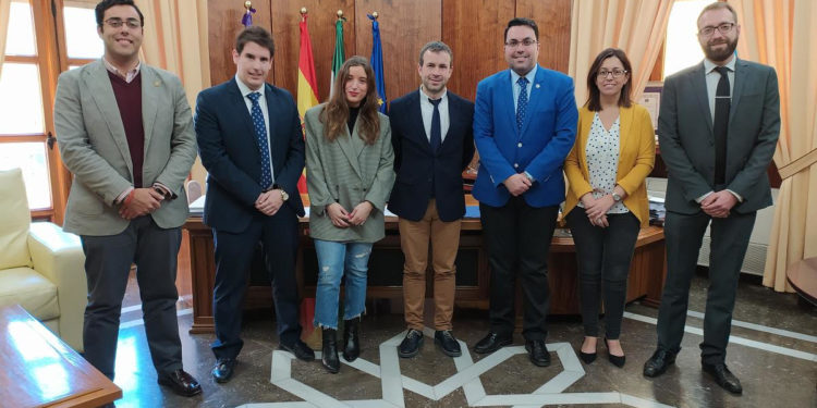 El Alcade se reúne con el Grupo de Abogados Jóvenes del Colegio deAbogados de Jaén