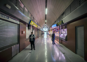 El Ayuntamiento aboga por reforzar la compra a domicilio