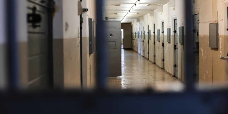 Primera víctima en prisiones