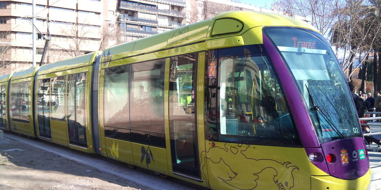 El Ayuntamiento y la Junta de Andalucía reanudan las negociaciones para la puesta en marcha del tranvía