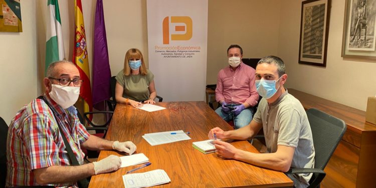 El Ayuntamiento consensúa con los vendedores que el mercadillo se reanude la ultima semana de mayo con todas las garantías sanitarias