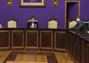 El Ayuntamiento busca la colaboración de las federaciones vecinales para poner en marcha las medidas de apoyo a los negocios de hostelería y ocio