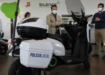 El Ayuntamiento renueva el parque móvil de la Policía Local con la incorporación de cuatro motos eléctricas