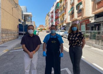 El Ayuntamiento habilita el doble sentido en la calle Alicante para facilitar el acceso al Mercado Municipal de Peñamefécit