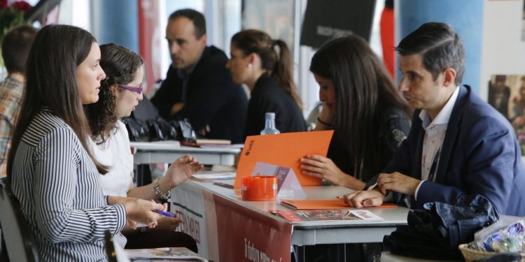 La secretaria de Empleo del PSOE valora las medidas de protección impulsadas por el Gobierno y exige a la Junta más medidas y recursos complementarios