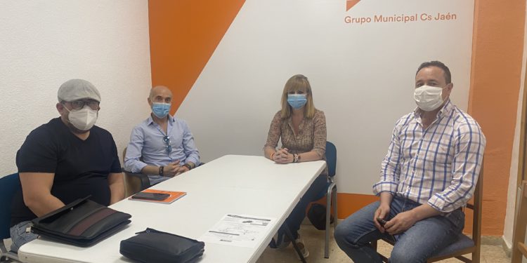 El grupo municipal de Ciudadanos en la capital se reúne con el Real Jaén C.F S.A.D para escuchar las propuestas del equipo jiennense