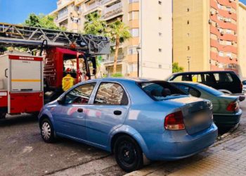 Los bomberos sofocan un incendio en la calle Ben Saprut