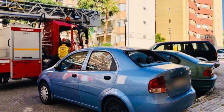 Los bomberos sofocan un incendio en la calle Ben Saprut