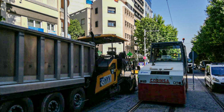Asfaltado en la calle Millán de Priego