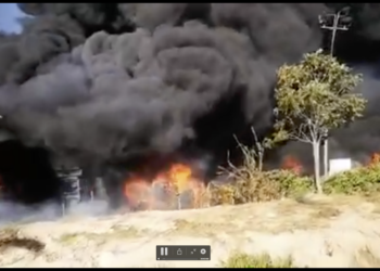 Arde una planta de neumáticos en Espeluy