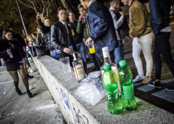 La Policía Local ha elevado 25 propuestas de sanción por incumplir el decreto de estado de alarma al beber en la vía pública
