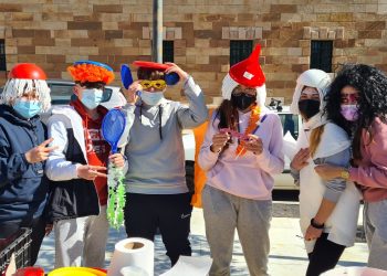 150 alumn@s de instituto participan en la yincana carnavalera