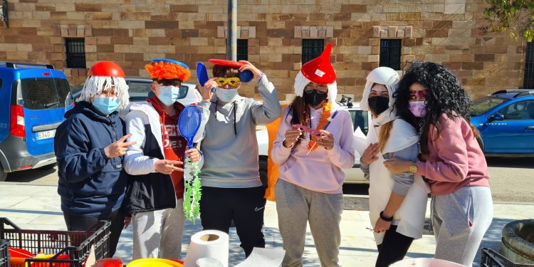 150 alumn@s de instituto participan en la yincana carnavalera