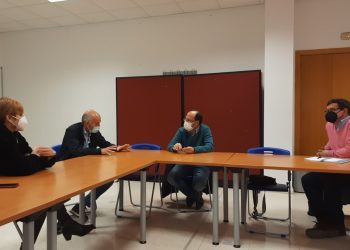 El Ayuntamiento involucra a la Fampa “Los Olivos” en su objetivo de mejorar el mantenimiento y las condiciones de los 20 centros educativos de la capital