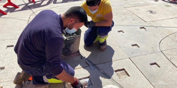 El Ayto hace los últimos retoques en la Plaza Santa Maria