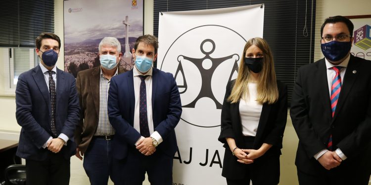 El Ayuntamiento suscribe un convenio con el Grupo de Abogados Jóvenes