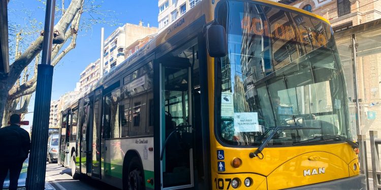 El servicio de transporte urbano vuelve a su horario habitual