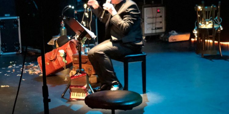 El Teatro Darymelia ha abierto el telón este jueves para la representación de ‘Insolencia de Brel…a Piazzolla’