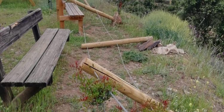 El mirador del Castillo aparece destrozado por actos vandálicos