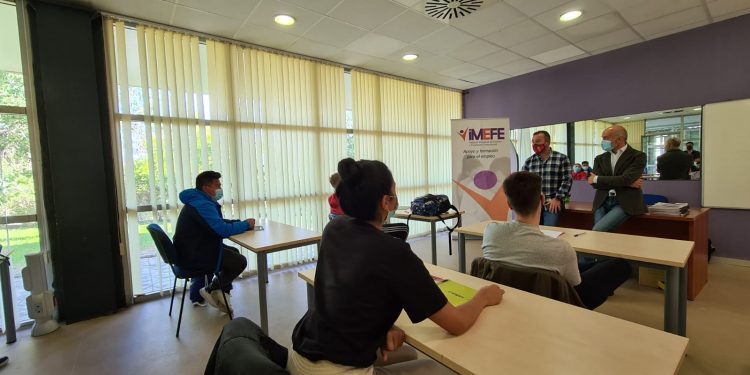 Diez alumnos se forman en el curso de “Socorrismo en instalaciones acuáticas”