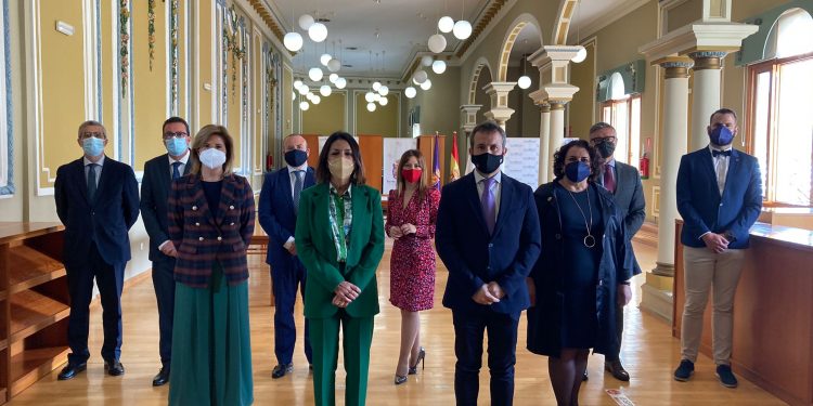 Julio Millán, ha dado hoy la bienvenida a los miembros de la Mesa del Parlamento de Andalucía