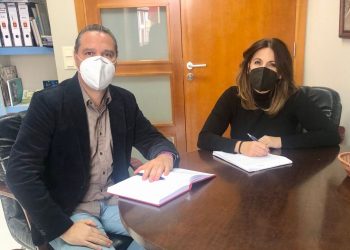 Ángeles Férriz registra una doble iniciativa parlamentaria tras mantener una reunión con el alcalde de Castellar, Pedro García