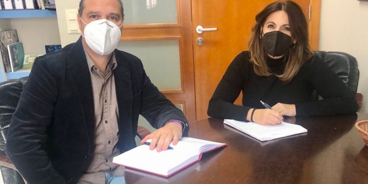 Ángeles Férriz registra una doble iniciativa parlamentaria tras mantener una reunión con el alcalde de Castellar, Pedro García