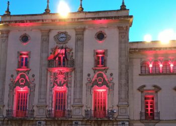 El Ayuntamiento ilumina mañana de rojo el Palacio Municipal con motivo del Día Mundial de la Hemofilia