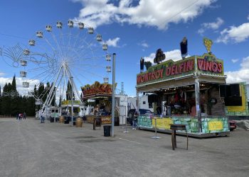 El encendido del alumbrado da comienzo a la Feria de Mayo de La Carolina