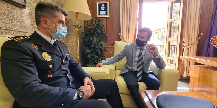 El comisario Adriano Rubio visitó al Alcalde de Jaén en el Ayto