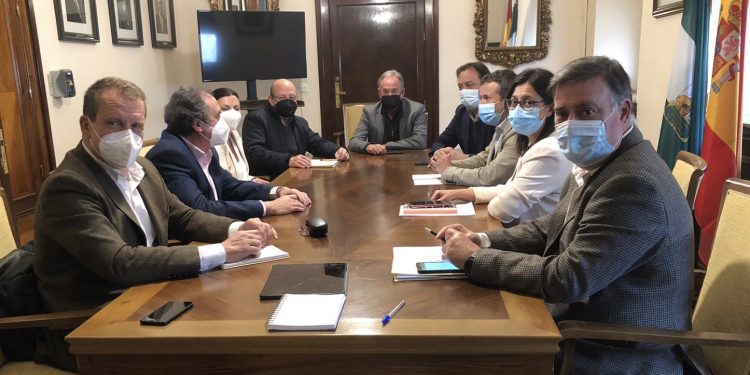 El Ayuntamiento comienza con constructores, arquitectos y aparejadores la ronda de aportaciones para la revisión del PEPRI del casco antiguo