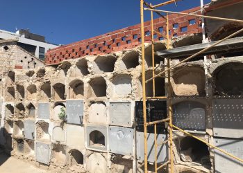 El Ayuntamiento construye 368 nichos y 168 columbarios en el Cementerio de San Fernando y continúa con la labor de reparación de las cubiertas en el de San Eufrasio
