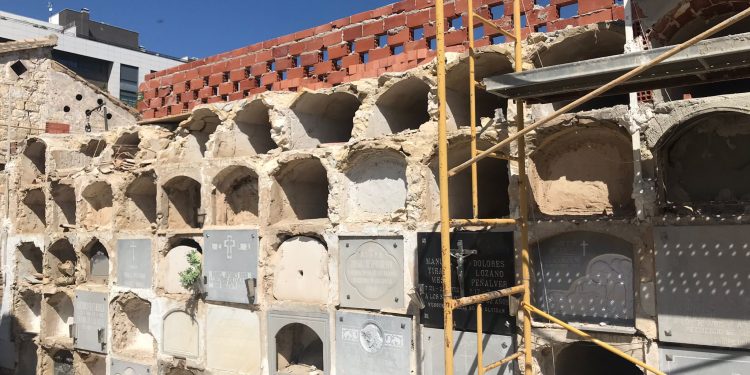 El Ayuntamiento construye 368 nichos y 168 columbarios en el Cementerio de San Fernando y continúa con la labor de reparación de las cubiertas en el de San Eufrasio