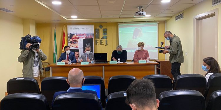 El Ayuntamiento se suma a la campaña de reactivación del sector de la perfumería impulsado por la Confederación Andaluza de Empresarios de Alimentación y Perfumería