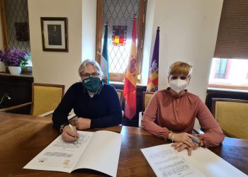 El Ayuntamiento suscribe un convenio de colaboración con la Federación Comercio Jaén para trabajar de la mano de una entidad que representa a un millar de negocios de proximidad