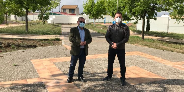 Diputación invierte más de 135.000 euros en la remodelación de la plaza de la Constitución de Begíjar