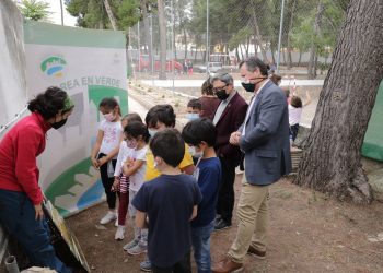 Una treintena de variedades de olivar conforman un jardín promovido por la Diputación en la Vía Verde del Aceite