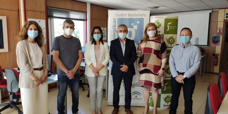 Escolares de Mengíbar realizan una visita virtual a la Estación Espacial Internacional con motivo del Día de Internet