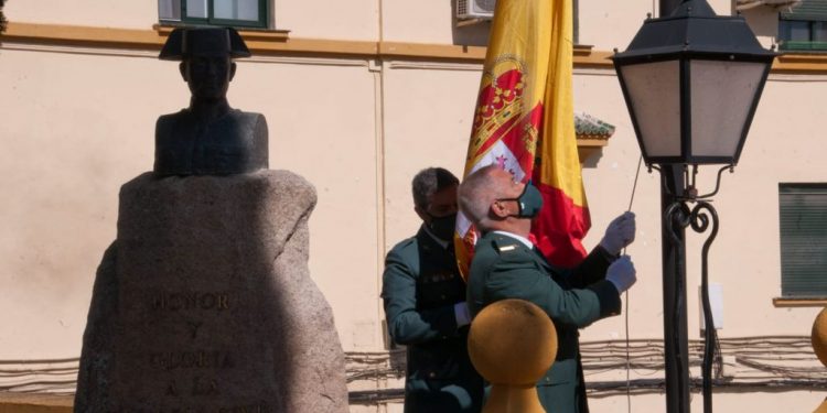 La subdelegada agradece la vocación de servicio público y la capacidad de sacrificio de la Guardia Civil