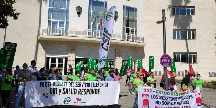 CSIF se concentra por el rescate del servicio telefónico de Salud Responde y 061