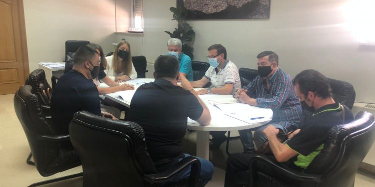 ACUERDO ENTRE EL AYTO Y VARIAS ASOCIACIONES DE VECINOS PARA LOS APACARMIENTOS PUBLICOS