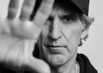 Mikel Erentxun presenta en las Noches de Palacio de la Diputación un concierto en acústico